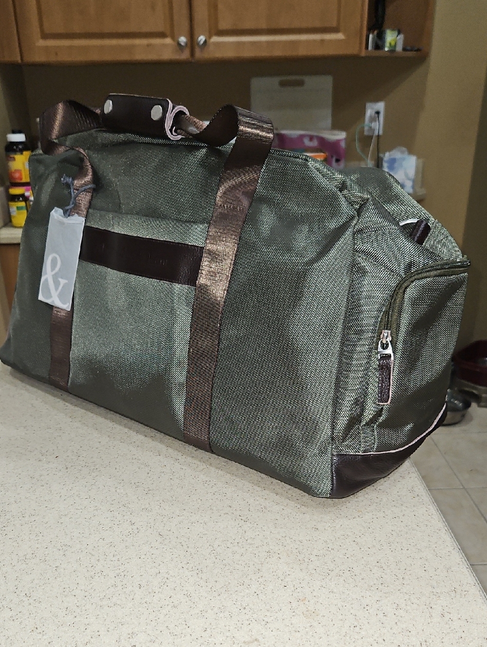 LARGE DUFFLE BAG, NEW! DESIGNER Carry On Bag, 24"X12" DUFFLE BAG, ABERCROMBIE - Picture 4 of 8